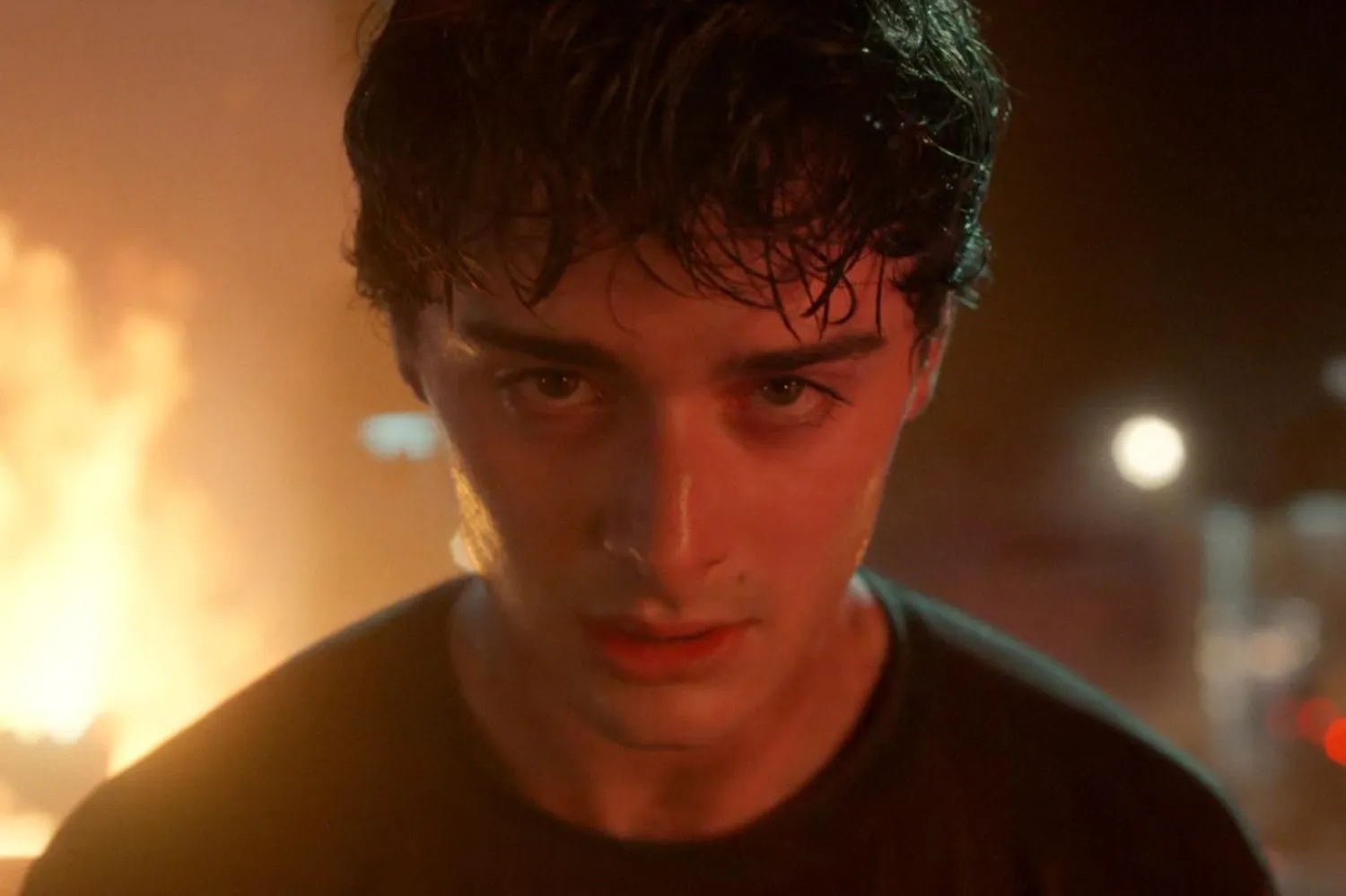 Stranger Things'in final sezonunda kilit bir rol oynayan Will Byers karakterini, 21 yaşındaki Noah Schnapp canlandırıyor (Netflix)