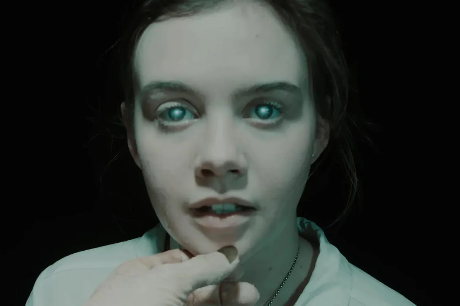 İlk oyunculuk deneyimini Portrait of God'la yapan Sydney Brumfield, 2024'te ise ilk uzun metraj filmi Blood Star'da rol aldı (YouTube)