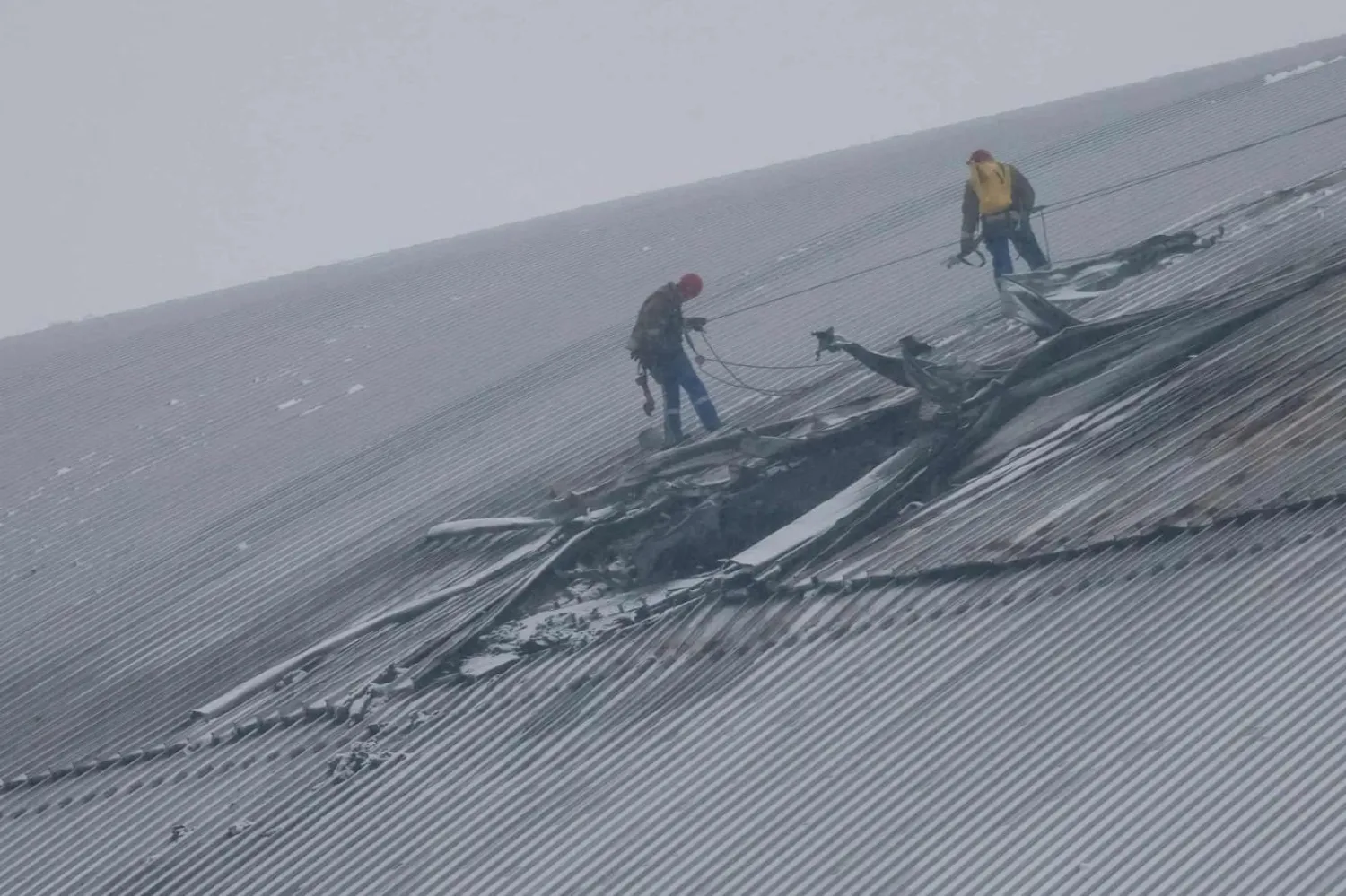 Uzmanlar, koruyucu kalkanda yaklaşık 15 metrelik delik açıldığını bildirmişti (Reuters)