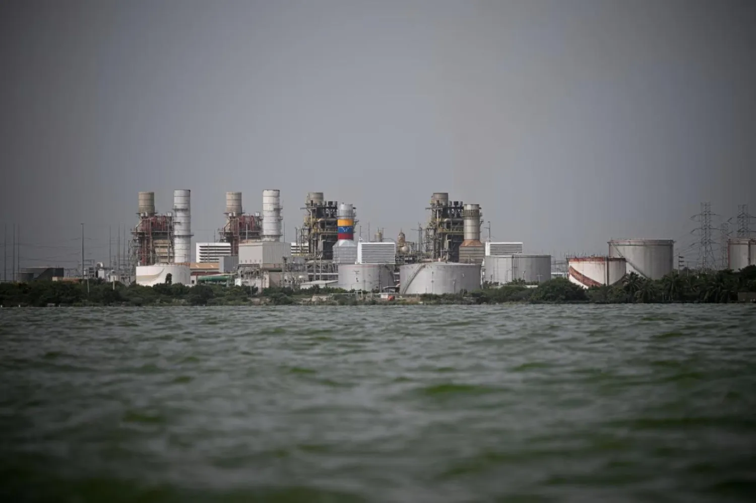 ABD, Venezuela devletine ait petrol ve doğalgaz şirketi PDVSA'yı da yaptırım listesine almıştı (AFP)