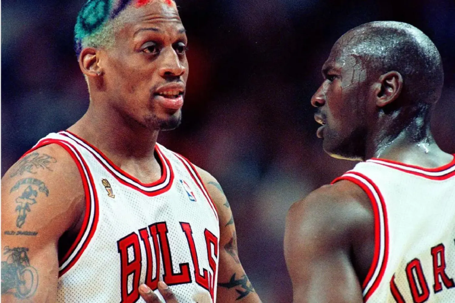 Dennis Rodman (solda), Chicago Bulls'un şampiyonluğa yürüdüğü 1997-98 sezonunda Las Vegas'a meşhur seyahatini gerçekleştirmiş ve bu durum birçok şakaya konu olmuştu (Reuters)