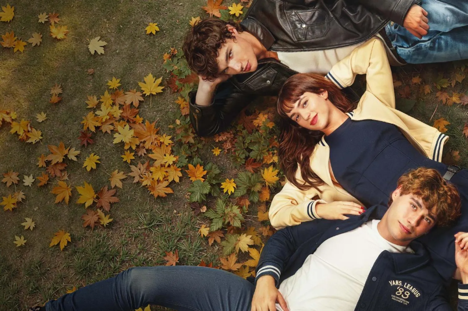 22 yaşındaki Alícia Falcó (ortada), Netflix'te yayımlanan suç dizisi Milyarderlerin Sığınağı'yla (El Refugio Atómico) da tanınıyor (Amazon Prime Video)