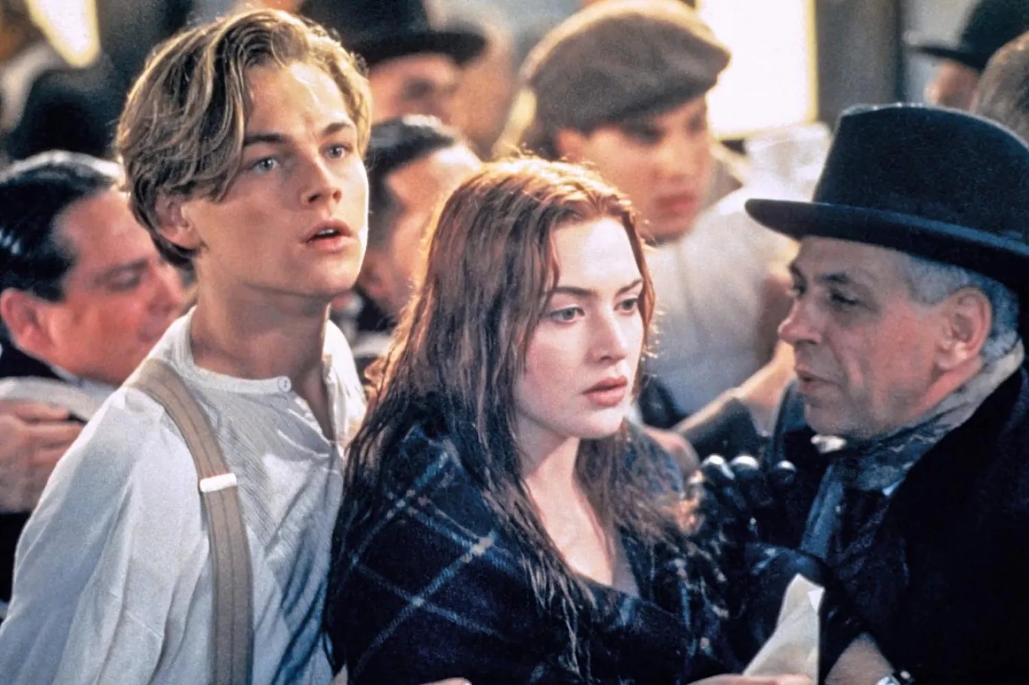 O dönemde 23 yaşında olan Leonardo DiCaprio (solda), Titanik için deneme çekimi yapmayı reddettiği için neredeyse Jack rolünü alamayacaktı (20th Century Fox)