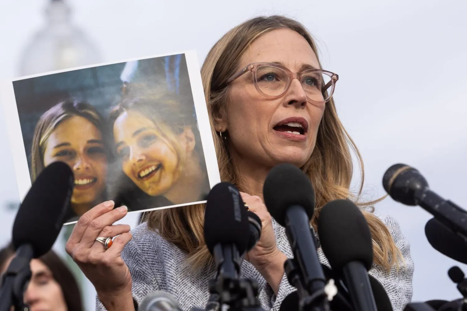 Hayatta kalan Epstein mağdurları, devleti şimdiye kadar paylaşılan ağır şekilde sansürlenmiş materyallerden daha fazlasını yayımlamaya zorluyor (AP)