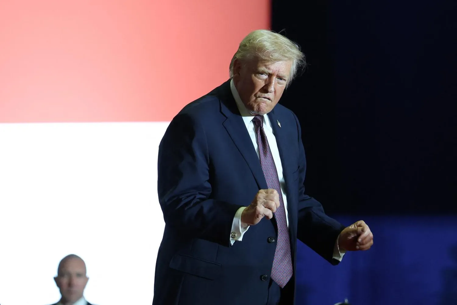 Cuma günü Kuzey Karolina'da konuşan Trump, önceki yönetimin kendisi hakkında federal soruşturmalar başlatmasından sonra, kendi Adalet Bakanlığı'ndan kendisine çok yüklü bir ödeme yapmasını istemesiyle övündü (AFP)