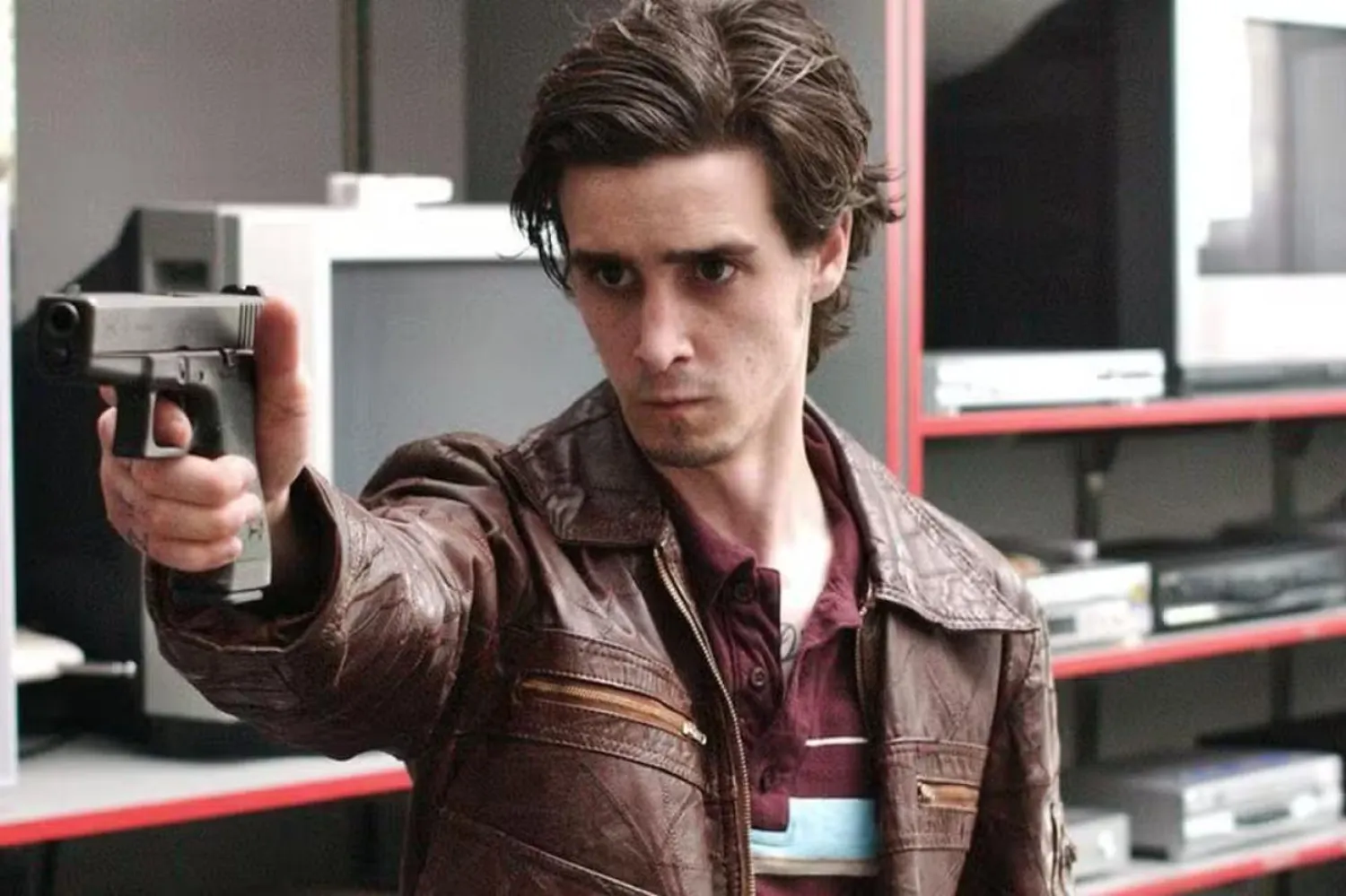 The Wire'ın ikinci sezonunda, James Ransone'un canlandırdığı küstah ve fevri liman işçisi Ziggy'nin aldığı kötü kararlar, dizinin yayın süreci boyunca en gerilimli hikaye hatlarından birini oluşturmuştu (HBO)