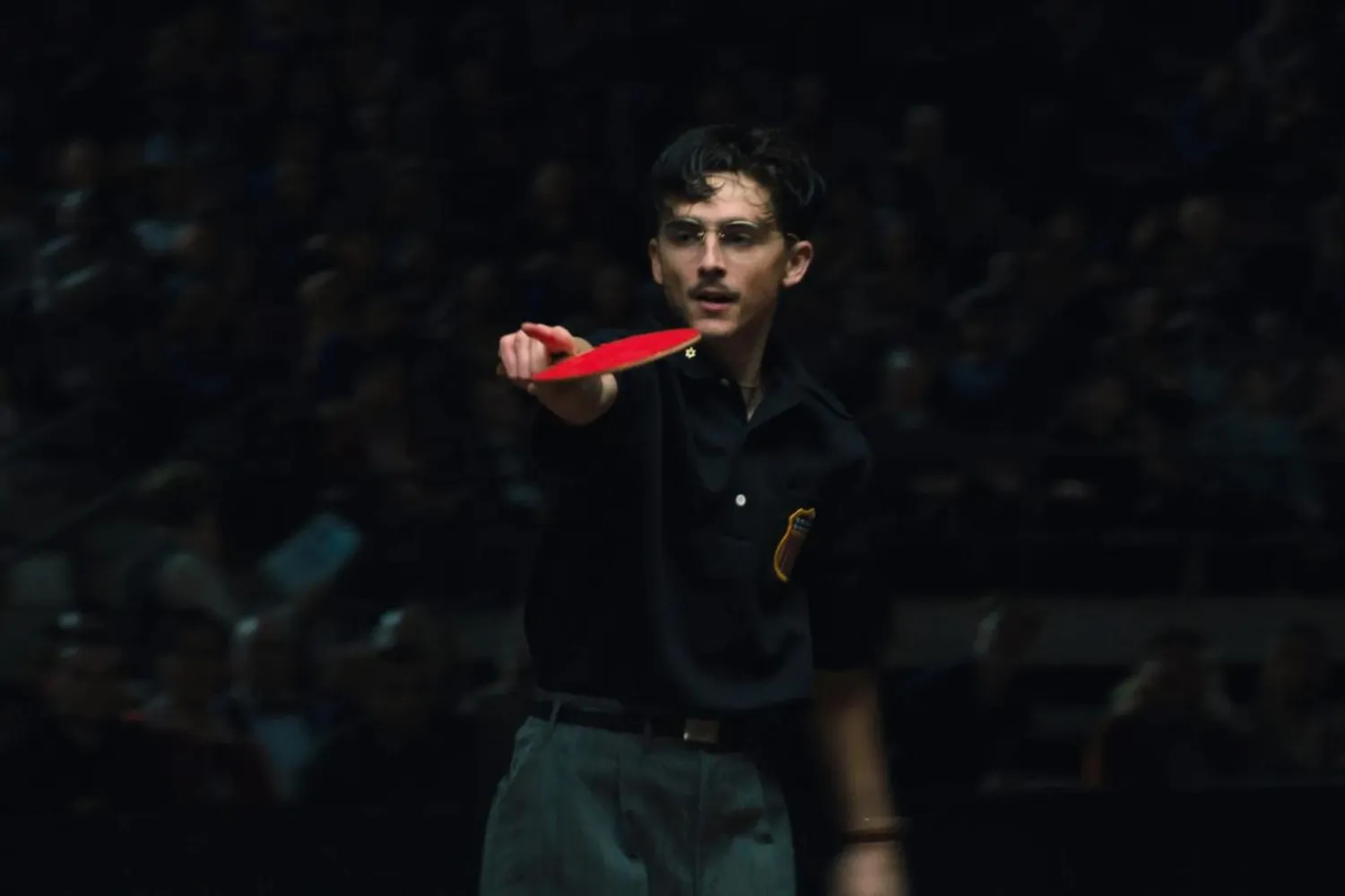 29 yaşındaki Timothée Chalamet'nin canlandırdığı Marty karakteri; masa tenisi şampiyonu, dolandırıcı, komedyen ve girişimci Marty Reisman'ın hayatından esinlenerek yaratılmış (A24)