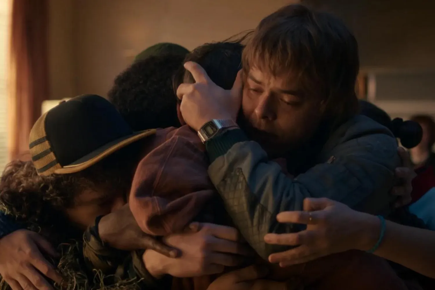 Ekran hayatına 2016'da başlayan 12 Emmy ödüllü Stranger Things, 1980'lerde geçiyor ve hayali Amerikan kasabası Hawkins'te yaşanan paranormal olayları anlatıyor (Netflix)