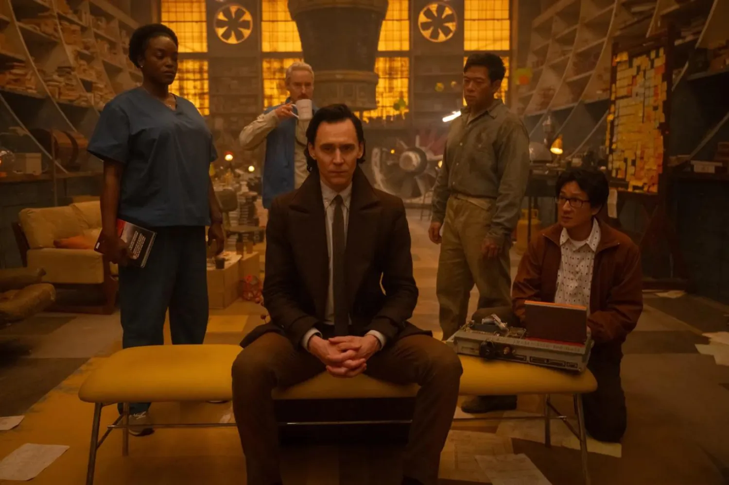 The Night Manager'la da tanınan 44 yaşındaki Britanyalı aktör Tom Hiddleston, Fesatlık Tanrısı Loki rolünde (Disney+)