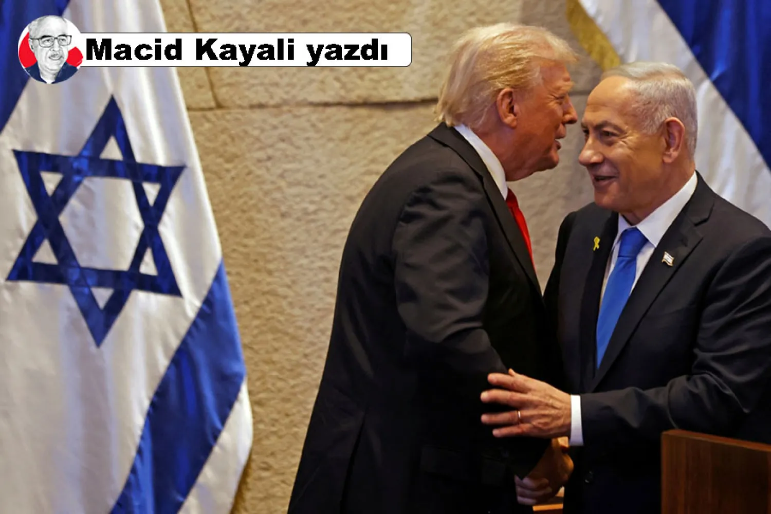 ABD Başkanı Donald Trump, Kudüs'teki İsrail parlamentosu Knesset'te İsrail Başbakanı Binyamin Netanyahu ile tokalaşırken, 13 Ekim 2025 (Reuters)
