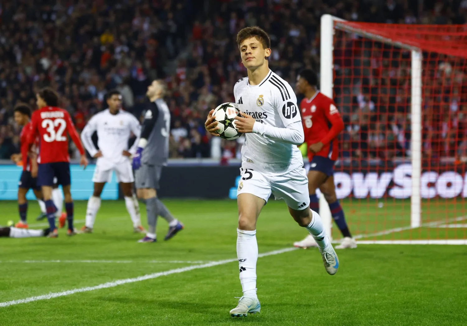 لاعب وسط ريال مدريد التركي أردا غولر