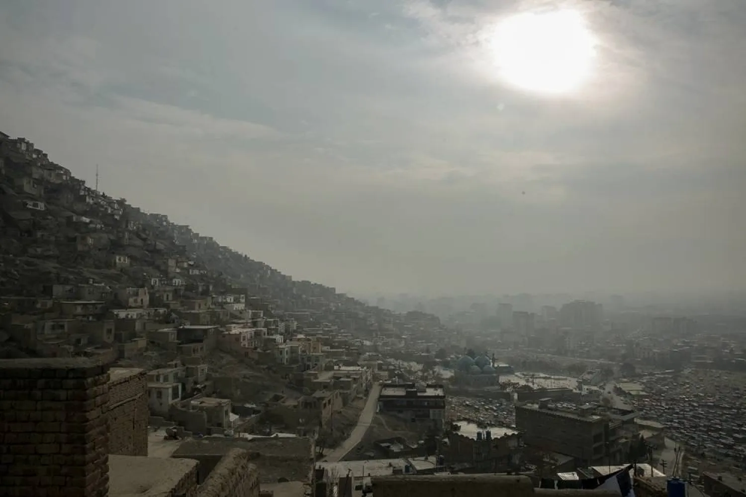 Smog is seen over Kabul, Afghanistan, 31 December 2025. (EPA) 