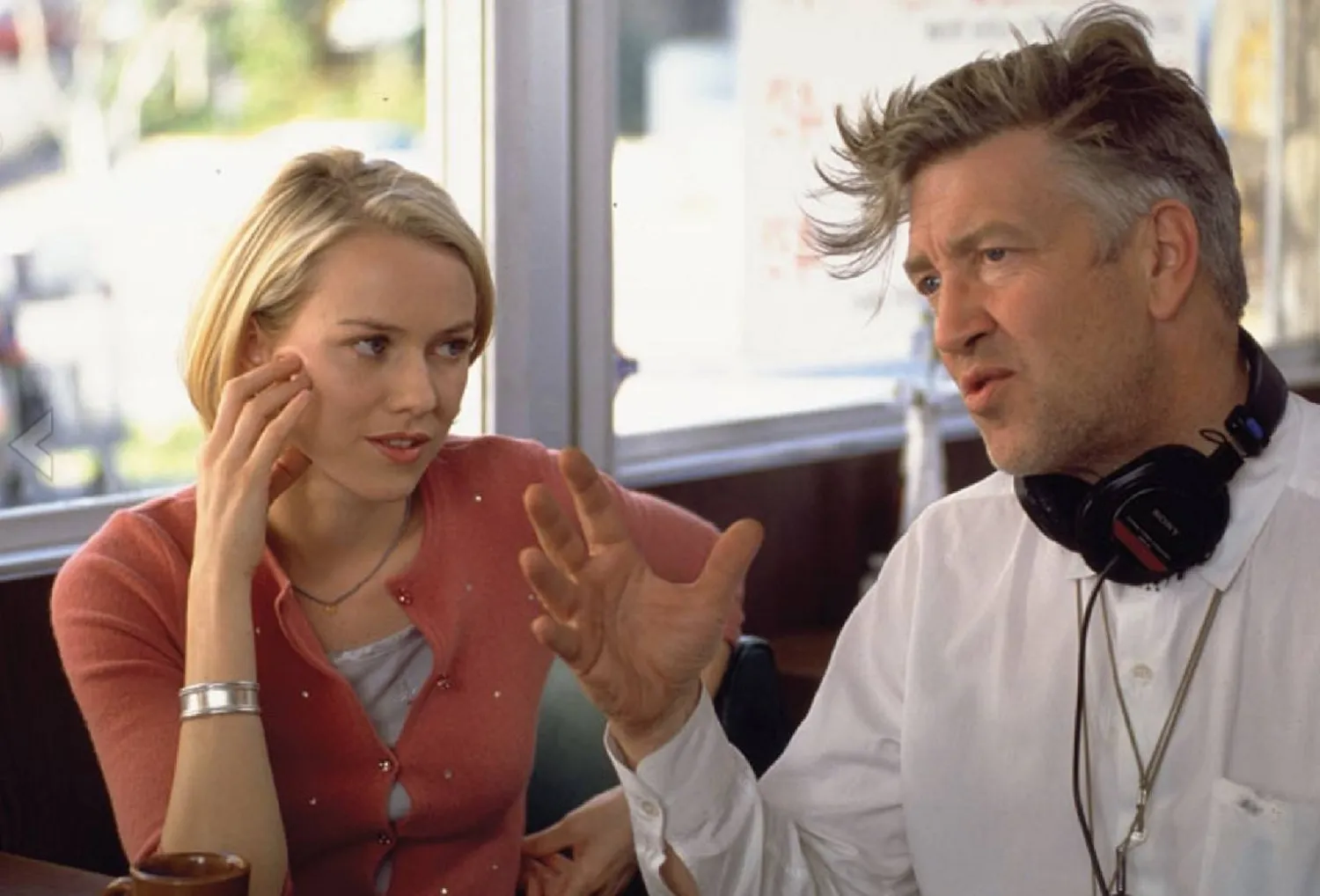 المخرج ديڤيد لينش مع ناوومي ووتس خلال تصوير «مولهولاند درياف» (ستديو كانال)