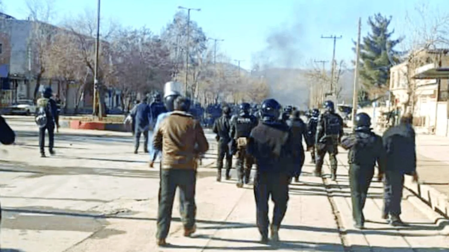 
احتجاجات في لردغان بمحافظة جهار محال وبختياري غرب البلاد (فارس)