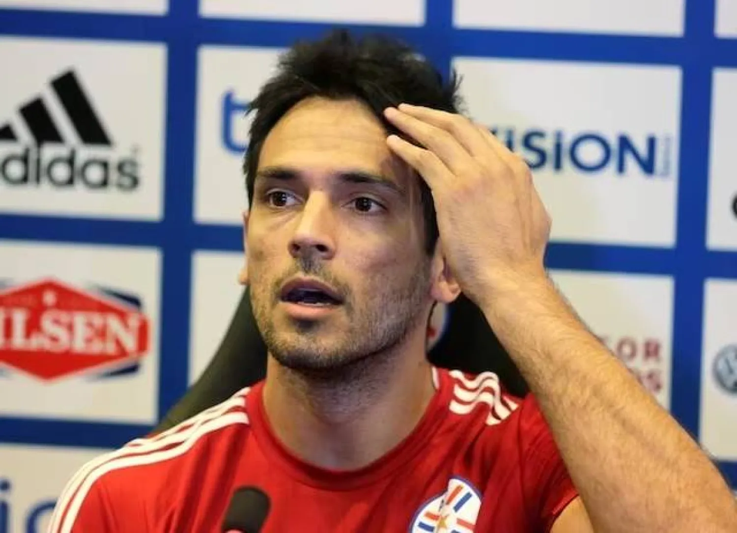 الأسطورة السابق لمنتخب باراغواي روكي سانتا كروز (رويترز)