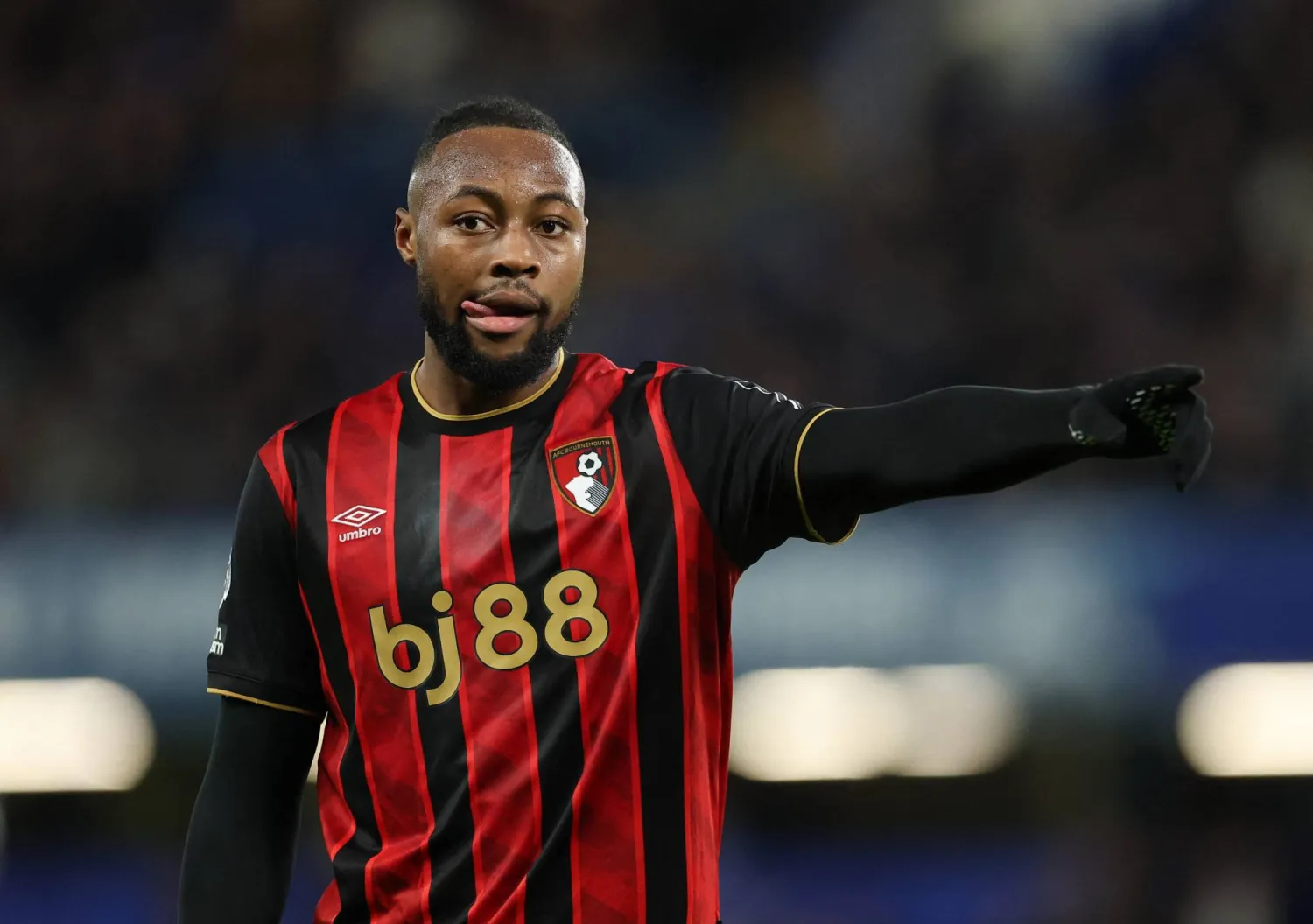 الغاني أنطوان سيمينيو جناح بورنموث (رويترز)