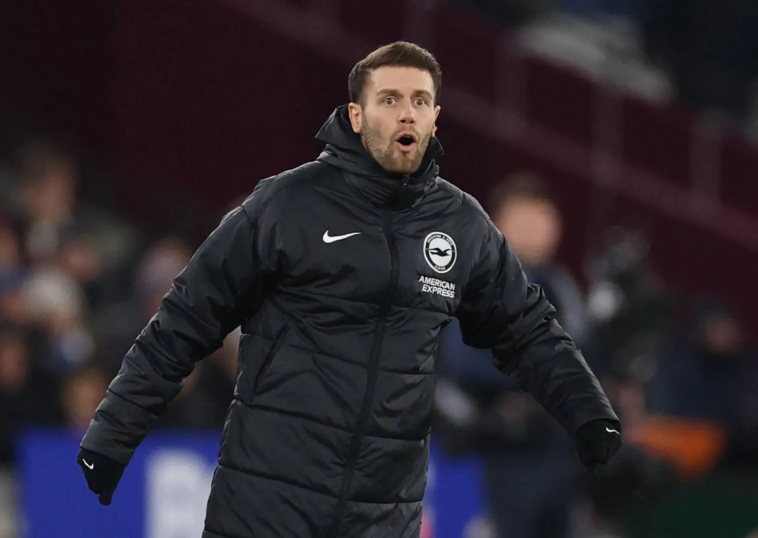 فابيان هوتسلر المدير الفني لفريق برايتون الإنجليزي (رويترز)