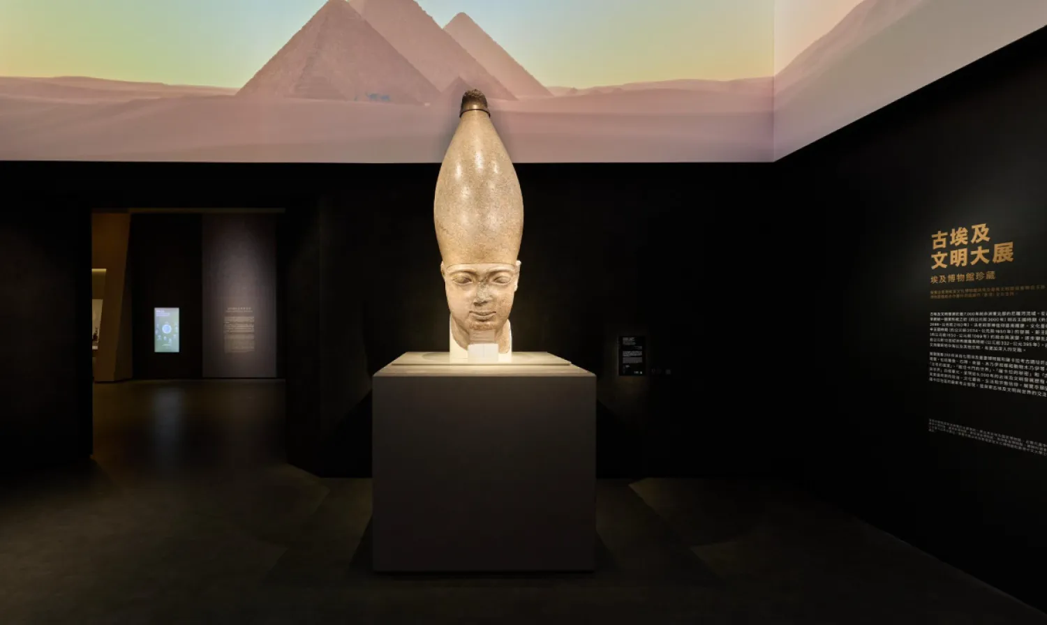 المعارض المصرية في الخارج تشهد إقبالاً واسعاً (وزارة السياحة والآثار)