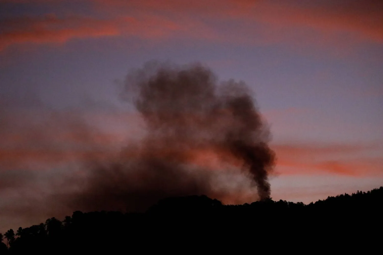Smoke rises near Fort Tiuna, after US President Donald Trump said the US has struck Venezuela and captured its President Nicolas Maduro, in Caracas, Venezuela, January 3, 2026. REUTERS/Leonardo Fernandez Viloria
