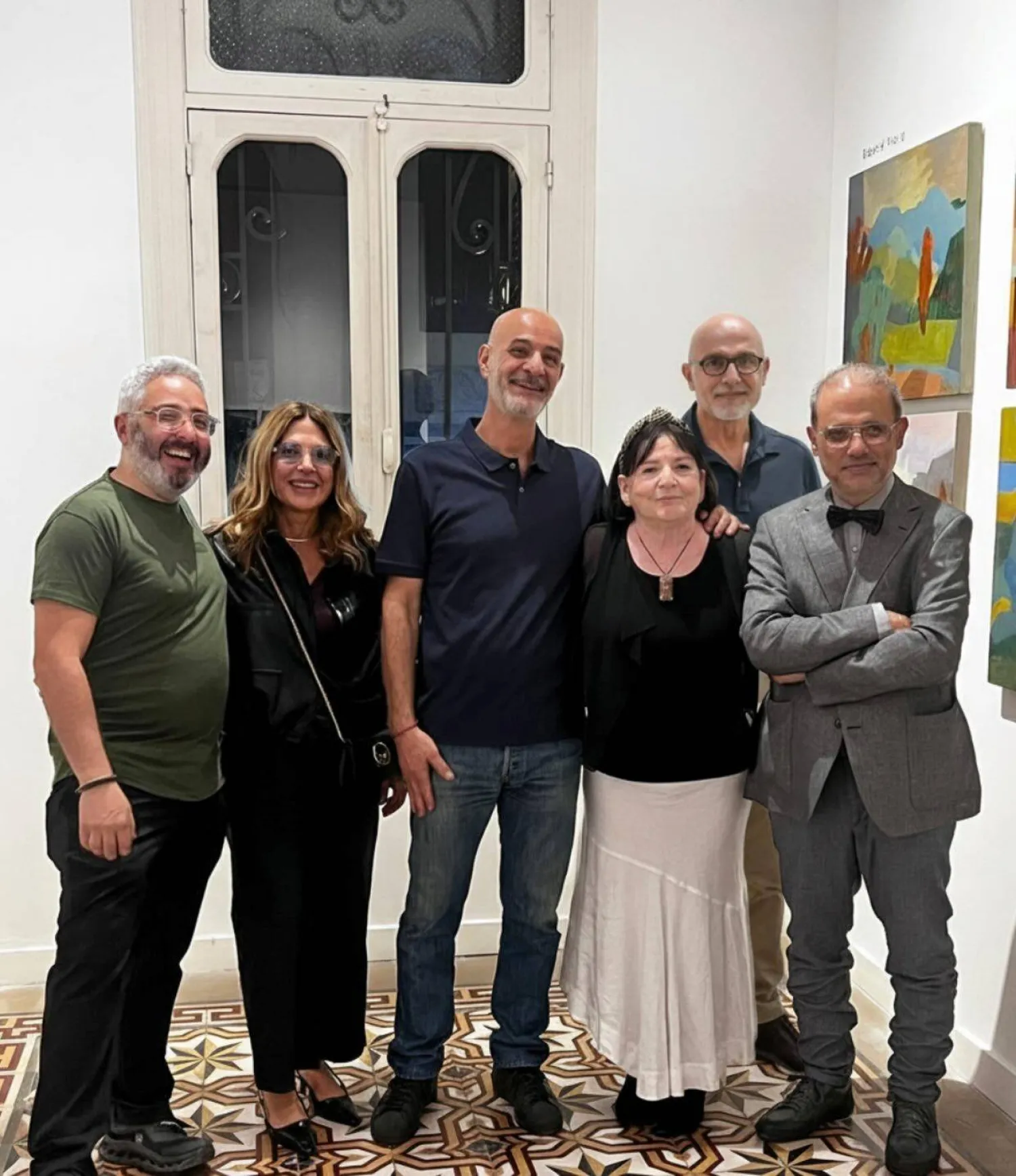 مجموعة من الفنانين المشاركين في المعرض (غاليري آرت أون 56)