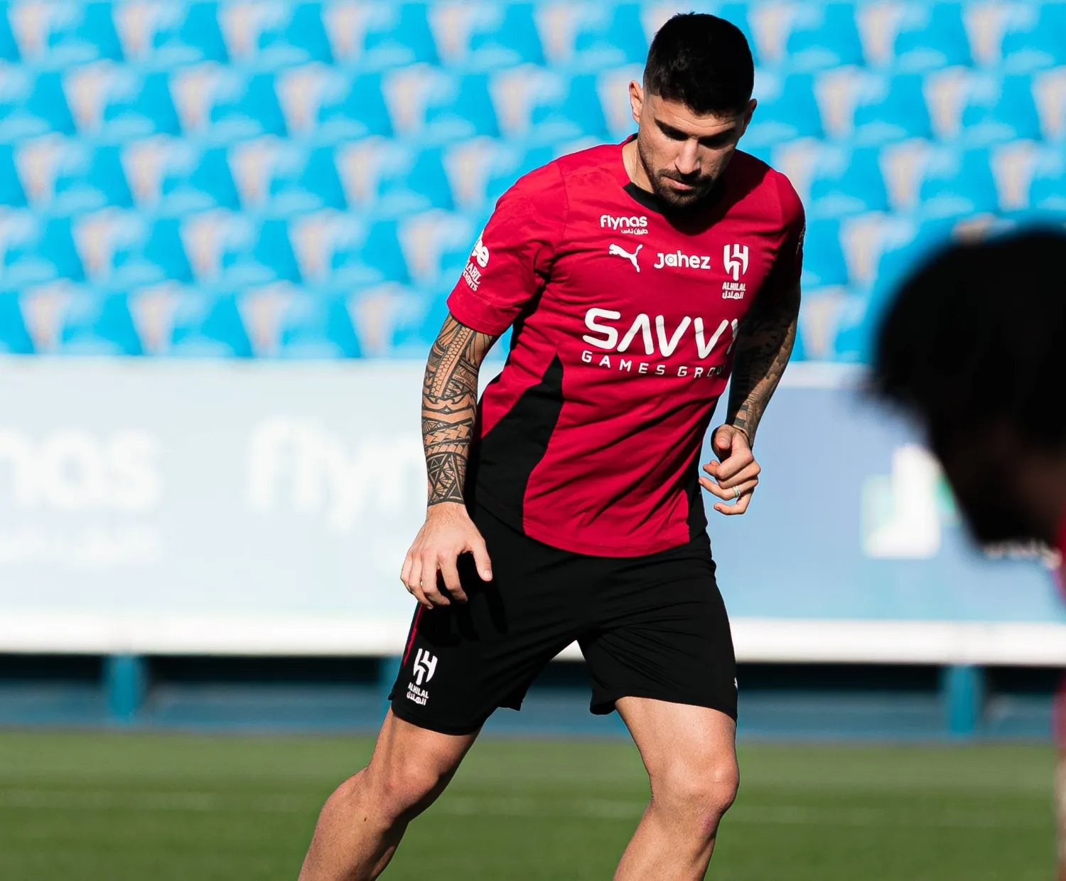 نيفيز خلال مشاركته في تدريبات الهلال (موقع النادي)