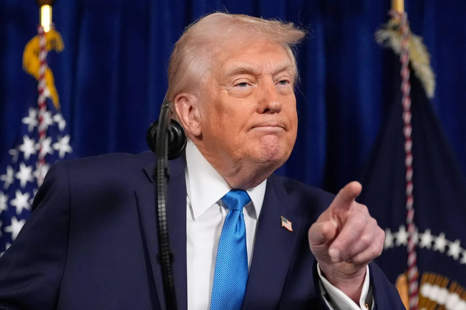 الرئيس الأميركي دونالد ترمب خلال مؤتمر صحافي في فلوريدا (أ.ب)