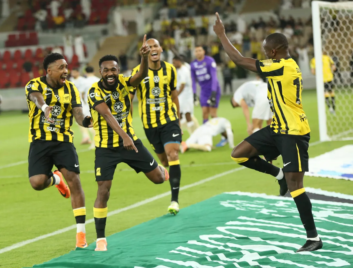 الشنقيطي محتفلاً بالهدف (تصوير: عدنان مهدلي)