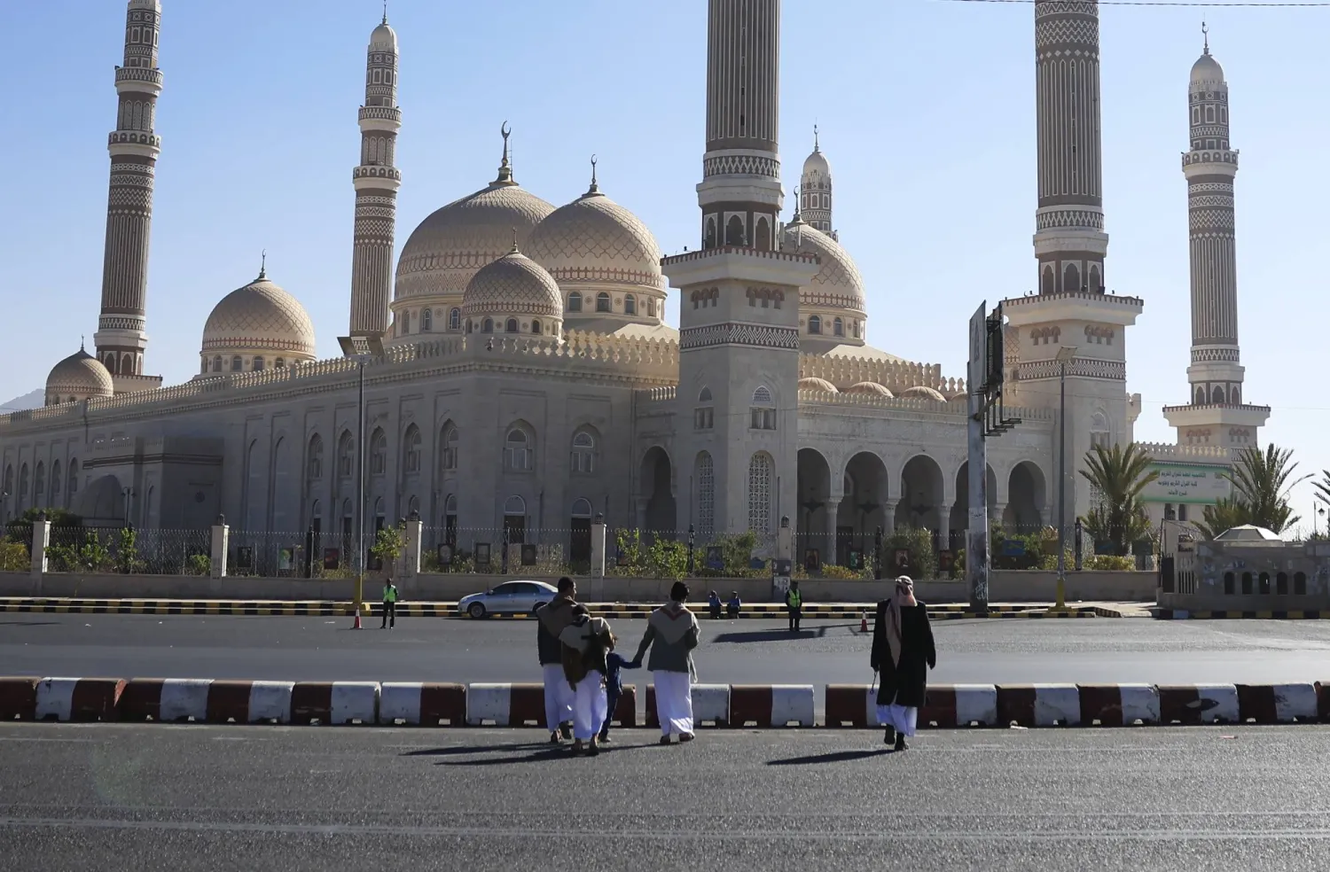 People walk past the Al-Shaab Mosque in Sana'a, Yemen, 01 January 2026. EPA/YAHYA ARHAB

