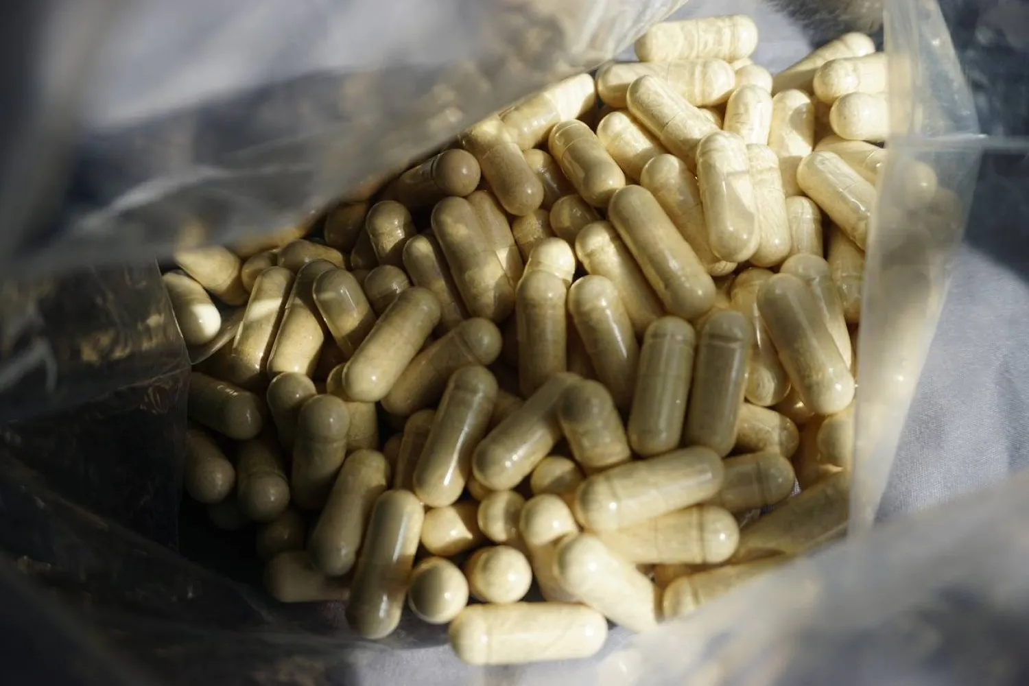 يُعدّ الزنك عنصراً غذائياً موجوداً بشكل طبيعي في العديد من الأطعمة مثل الفاصوليا واللحوم والأسماك كما يُمكن تناوله بوصفه مكملاً غذائياً (بيكساباي)