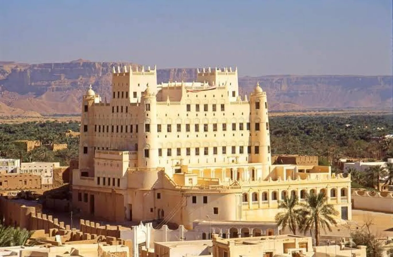 منظر عام لـ«قصر سيئون» التاريخي في وادي حضرموت (إكس)