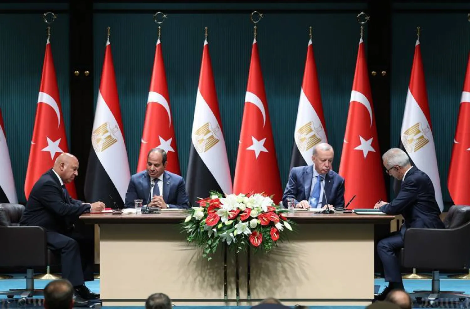 الرئيسان المصري والتركي خلال توقيع مذكرات تفاهم خلال اجتماع المجلس الاستراتيجي المصري- التركي بأنقرة في سبتمبر الماضي (الرئاسة التركية)
