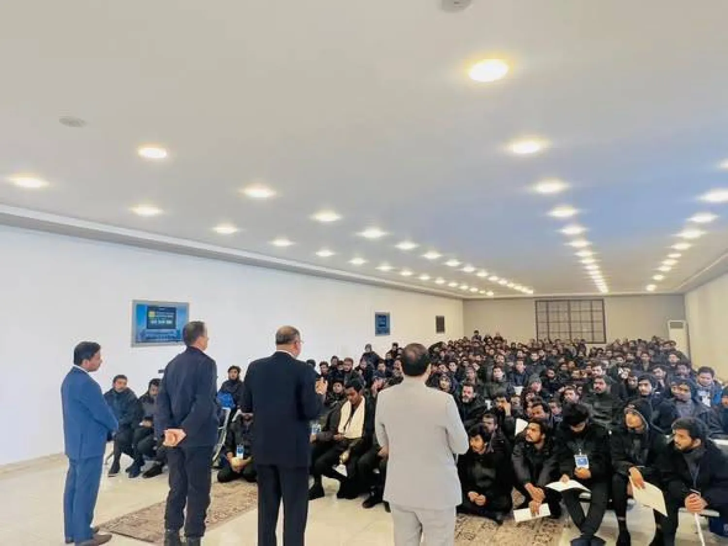 مئات من المهاجرين غير النظاميين قُبيل ترحيلهم من طرابلس إلى بلدانهم 20 ديسمبر الماضي (جهاز مكافحة الهجرة)