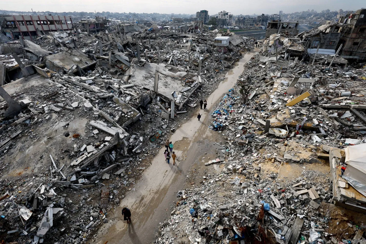 جانب من الدمار جراء الغارات الإسرائيلية على قطاع غزة (رويترز)