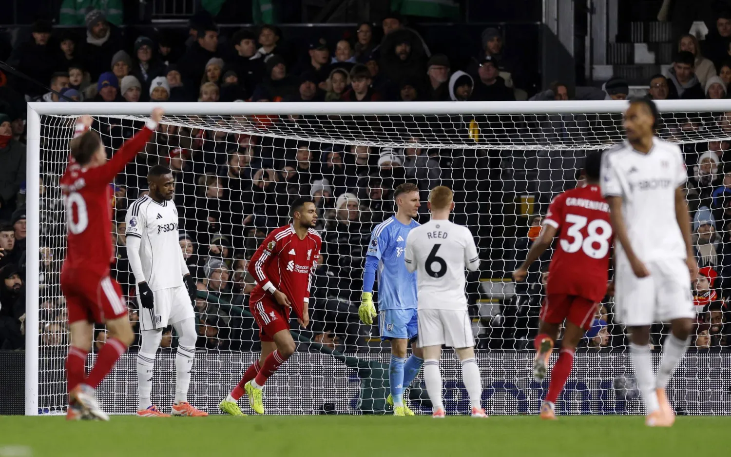 التعادل حسم مواجهة فولهام وليفربول (رويترز)