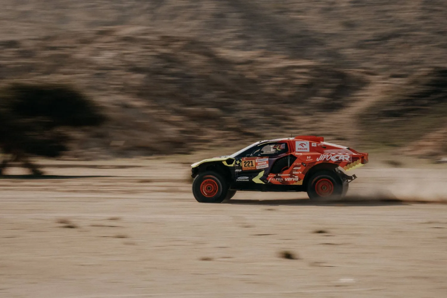 المتسابق البلجيكي غيوم دي ميفيوس أول الواصلين (الشرق الأوسط)