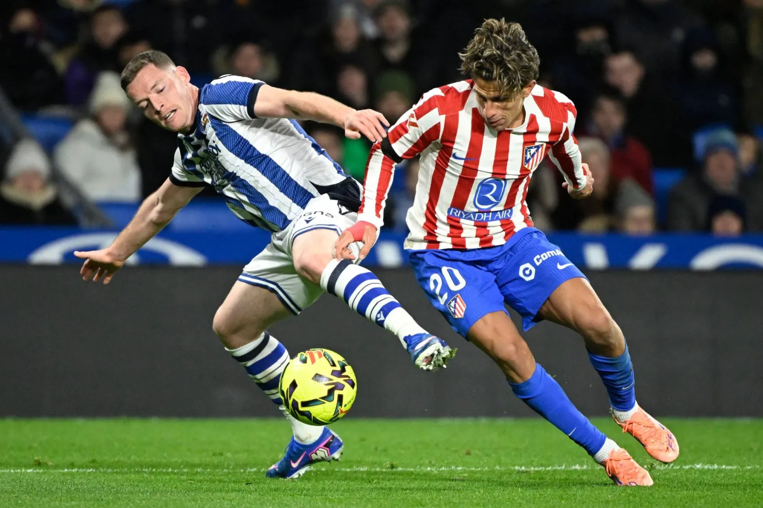 من المباراة التي جمعت أتلتيكو وسوسيداد (أ.ف.ب)