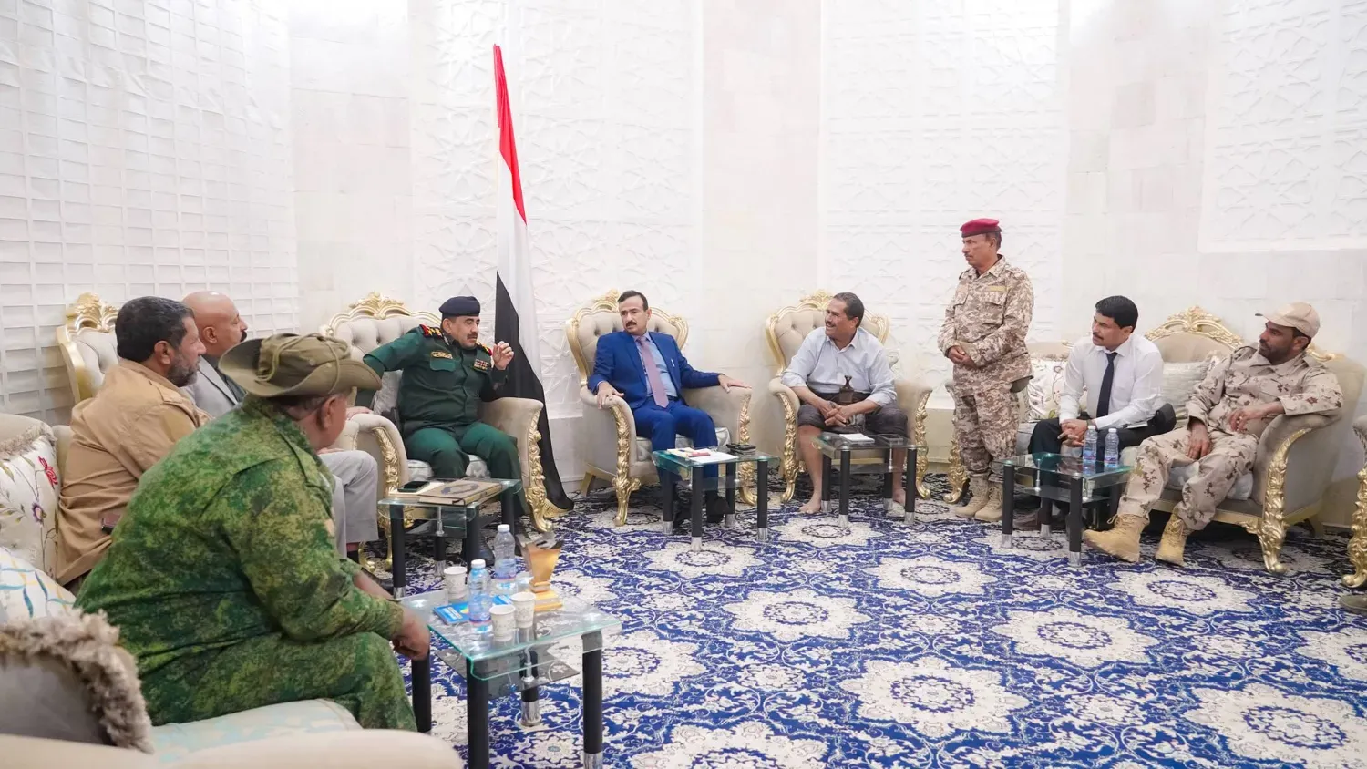 Şebva Valisi, bugün güvenlik durumu hakkında görüşmek üzere güvenlik yetkilileriyle bir araya geldi (Şebva Yerel Yönetimi)