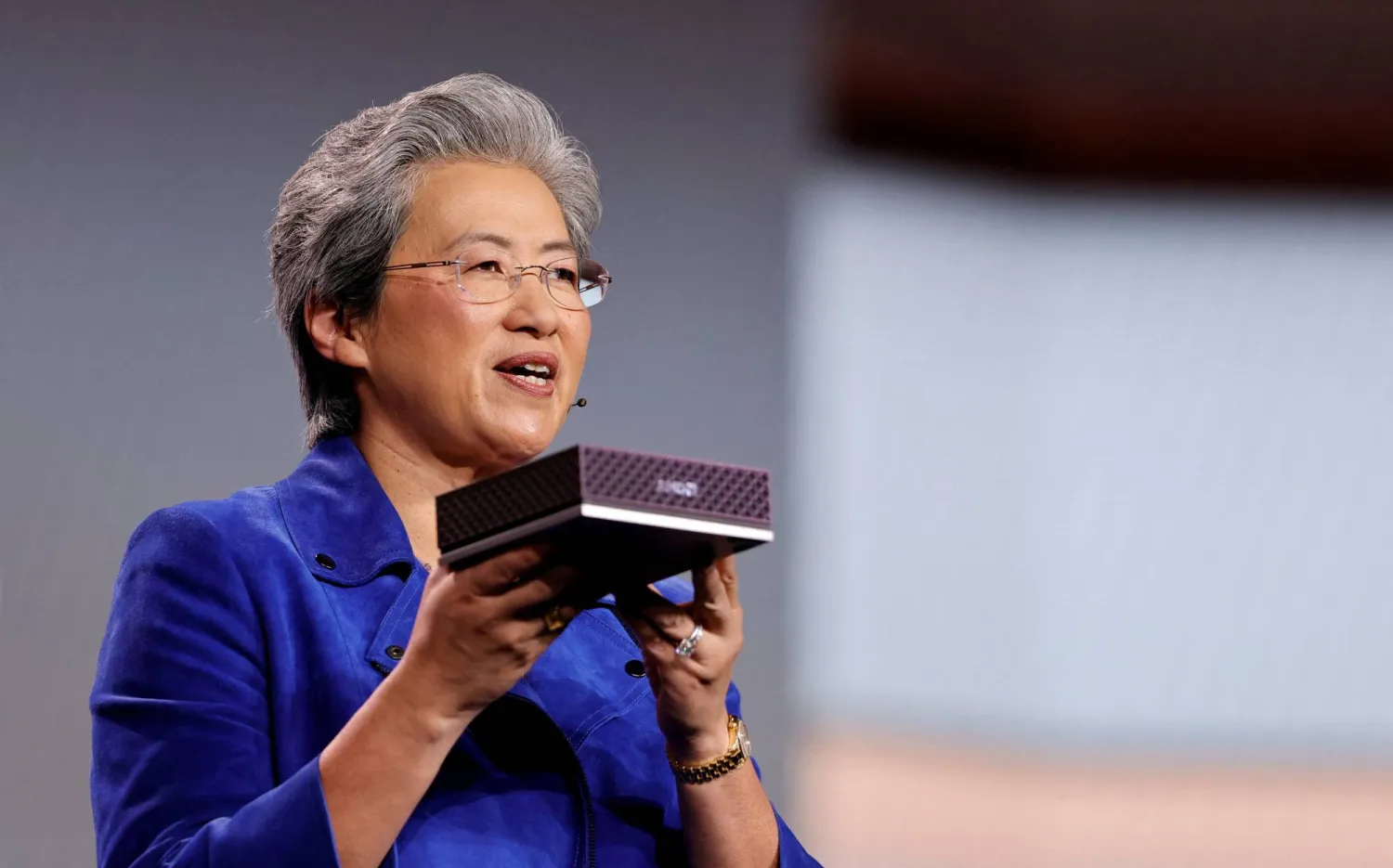  Lisa Su, CEO of AMD, holds an AMD Ryzen AI Halo Developer Platform during an AMD keynote address at CES 2026, an annual consumer electronics trade show, in Las Vegas, Nevada, US, January 5, 2026. (Reuters)