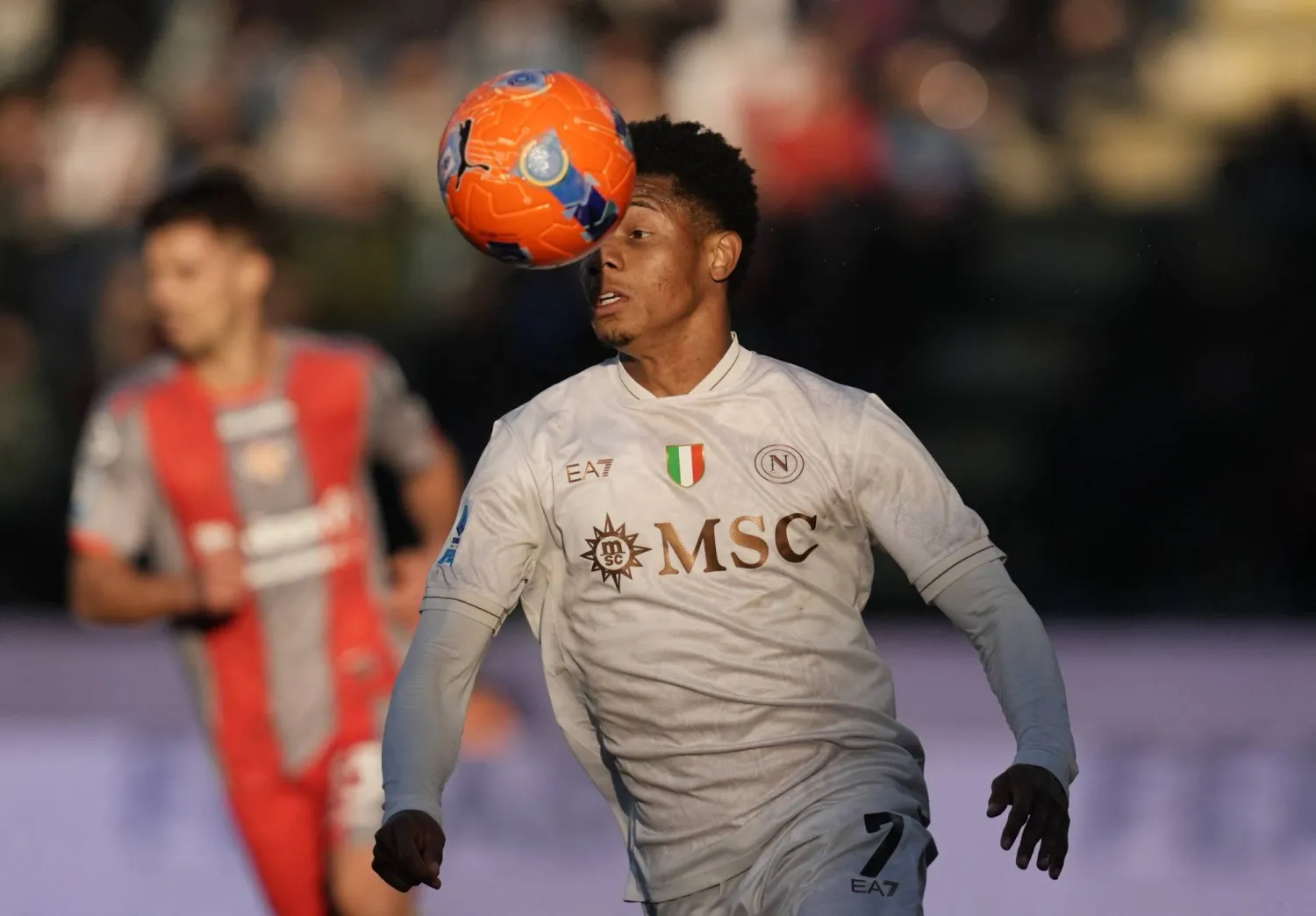 ديفيد نيريس يواصل الغياب عن نابولي (رويترز)