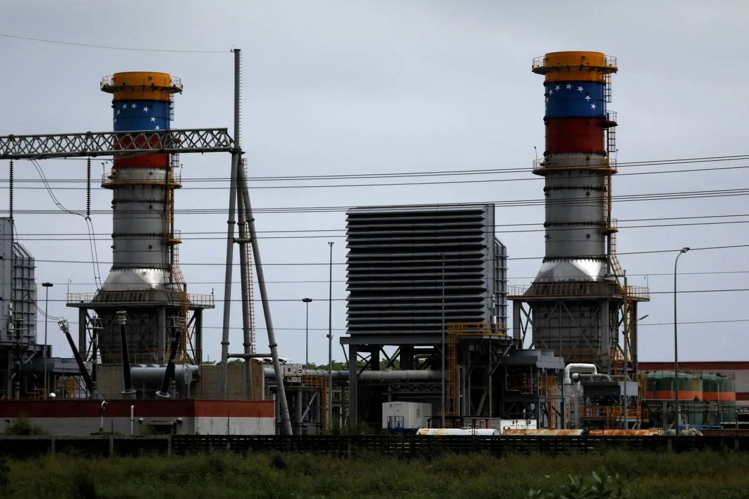 Venezuela'daki El Palito petrol rafinerisinden bir görünüm (Reuters)