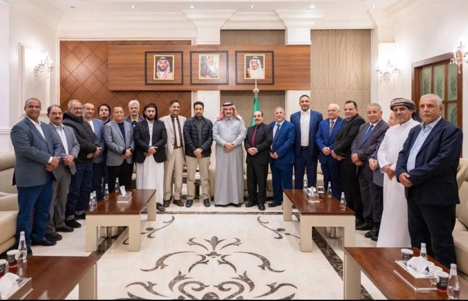 السفير السعودي خلال لقائه وفداً من المجلس الانتقالي الجنوبي (حساب السفير في إكس)