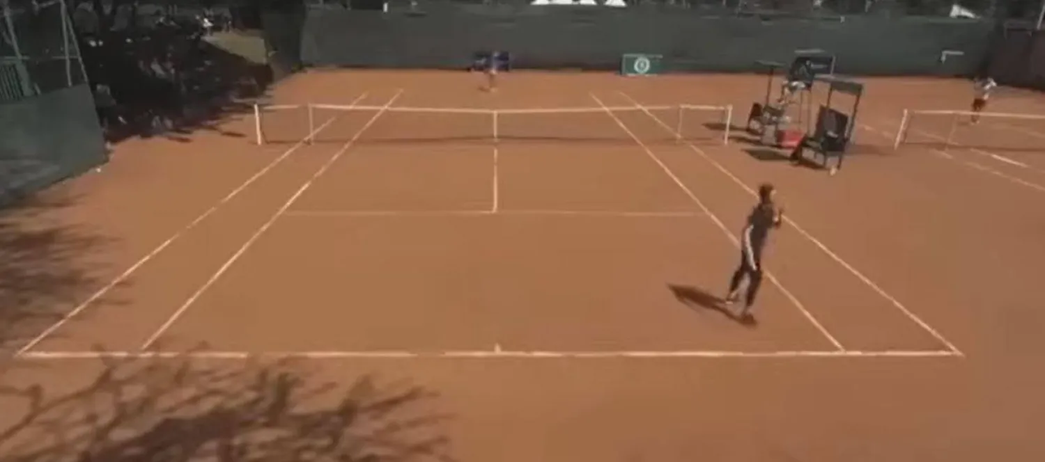 لقطة من المباراة التي أثارت ضجة (يوتيوب)