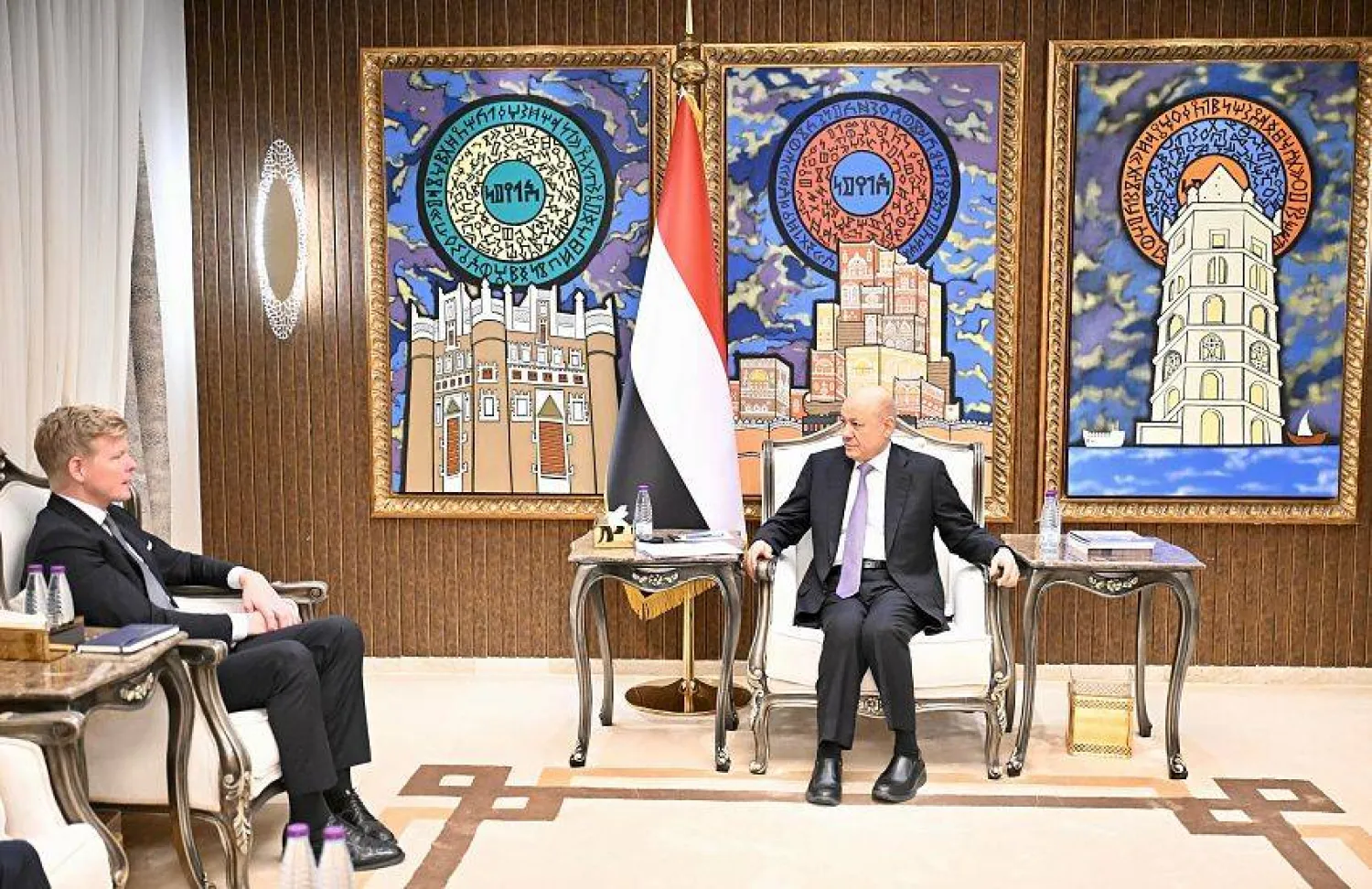 العليمي استقبل في الرياض المبعوث الأممي غروندبرغ (سبأ)