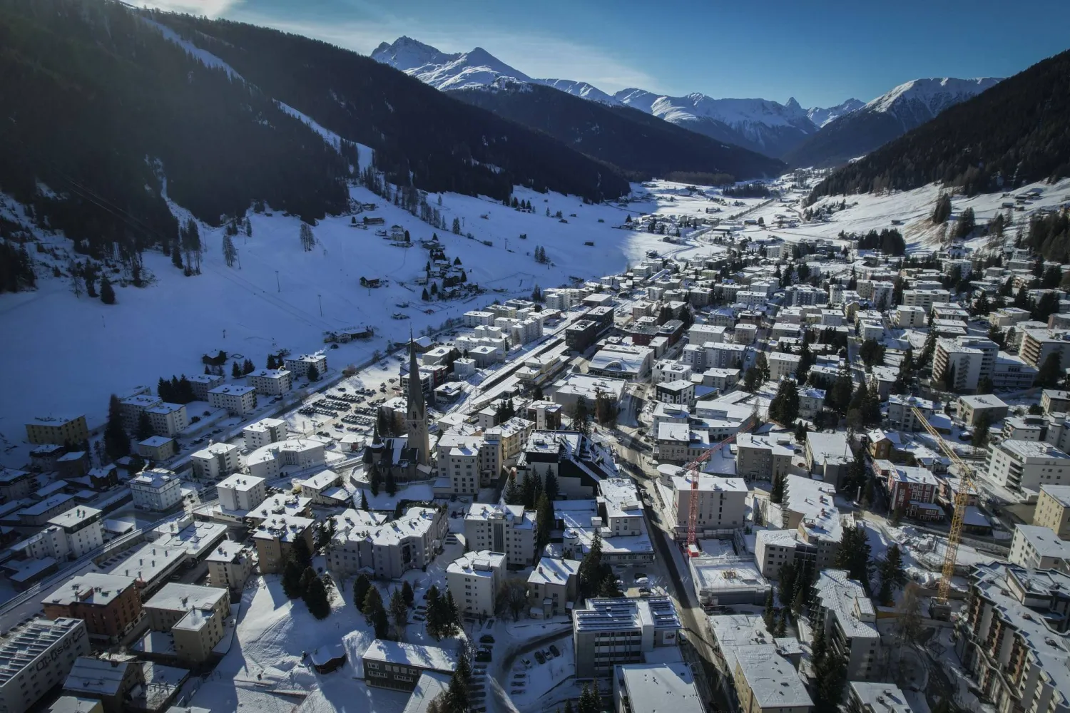 دافوس قبيل انعقاد الاجتماع السنوي السادس والخمسين للمنتدى الاقتصادي العالمي (إ.ب.أ)