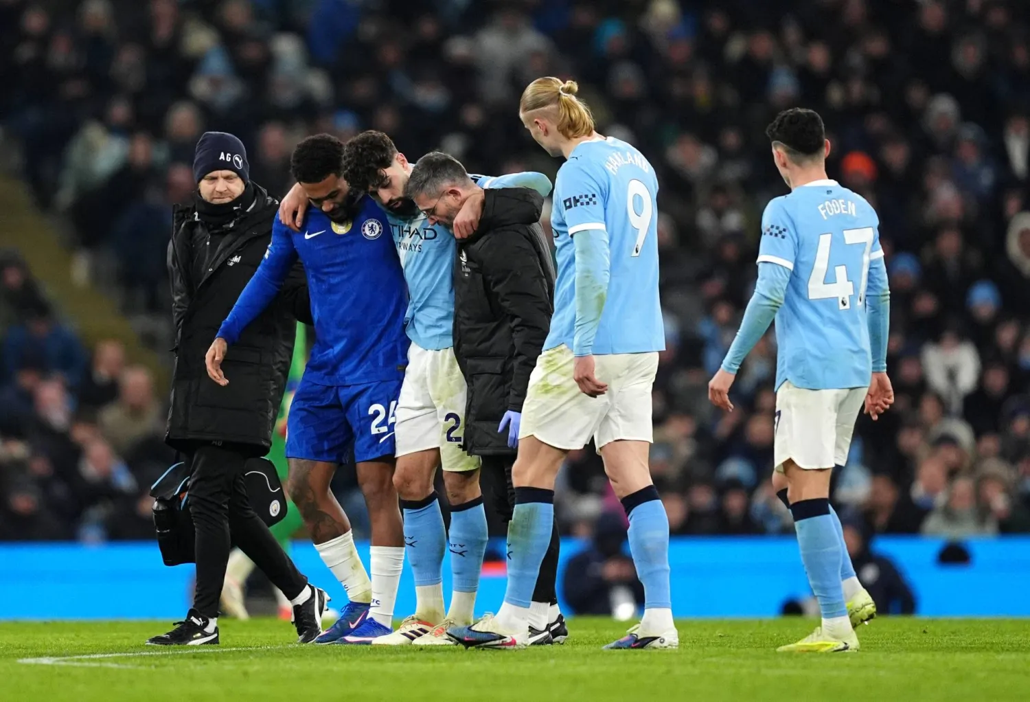 مانشستر سيتي بحاجة ماسة لتدعيم خط الدفاع  خاصةً في ظل إصابة غفارديول الأخيرة (د.ب.أ)