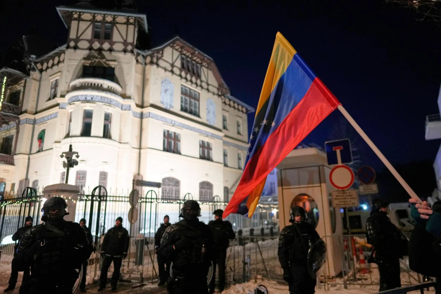 فنزويلا تفرج عن عدد كبير من السجناء السياسيين (أ.ب)