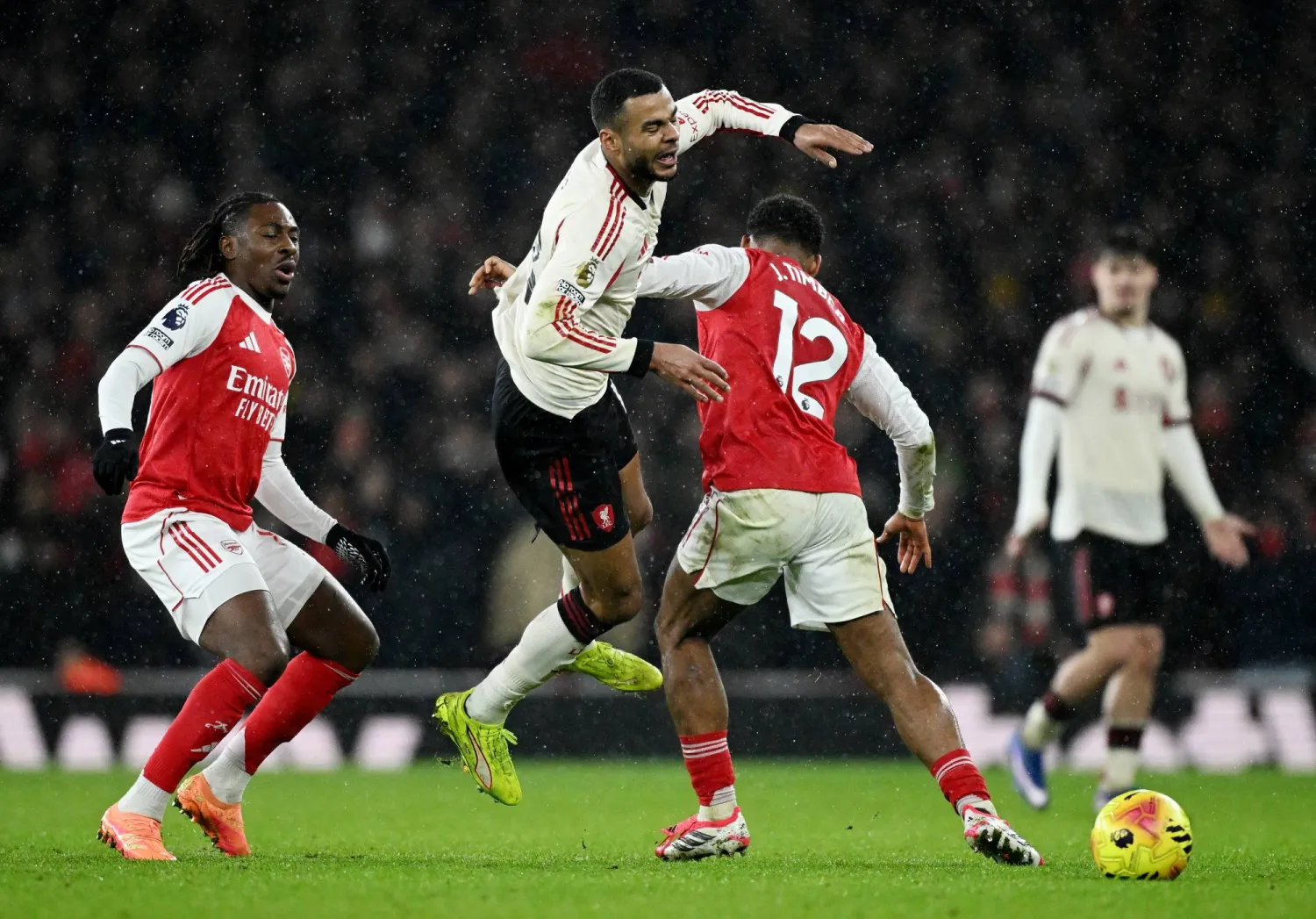 من المواجهة التي جمعت أرسنال وليفربول في لندن (رويترز)