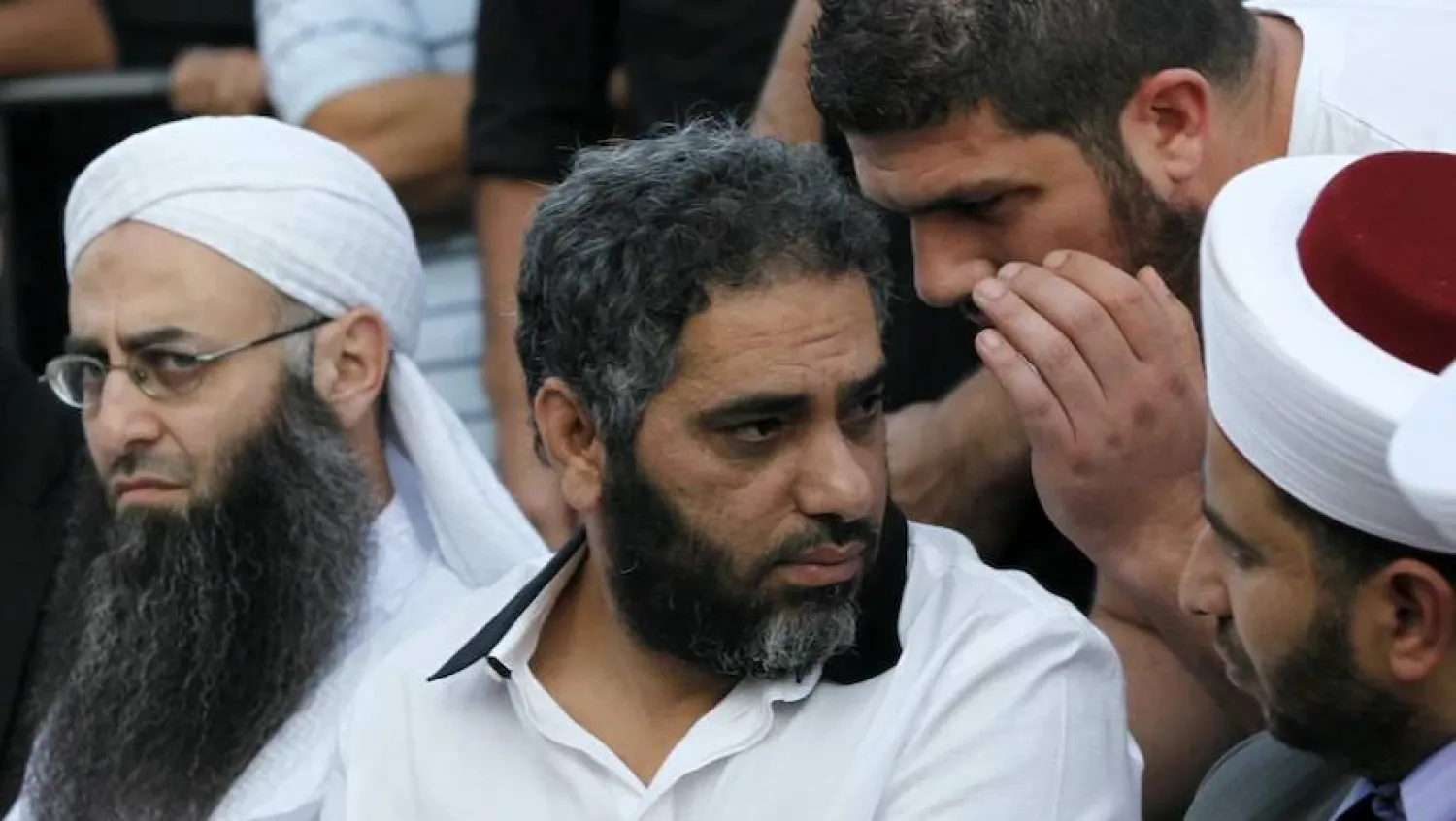 أحمد الأسير والفنان اللبناني فضل شاكر يشاركان في احتجاج ببيروت عام 2013 (أرشيفية - رويترز)