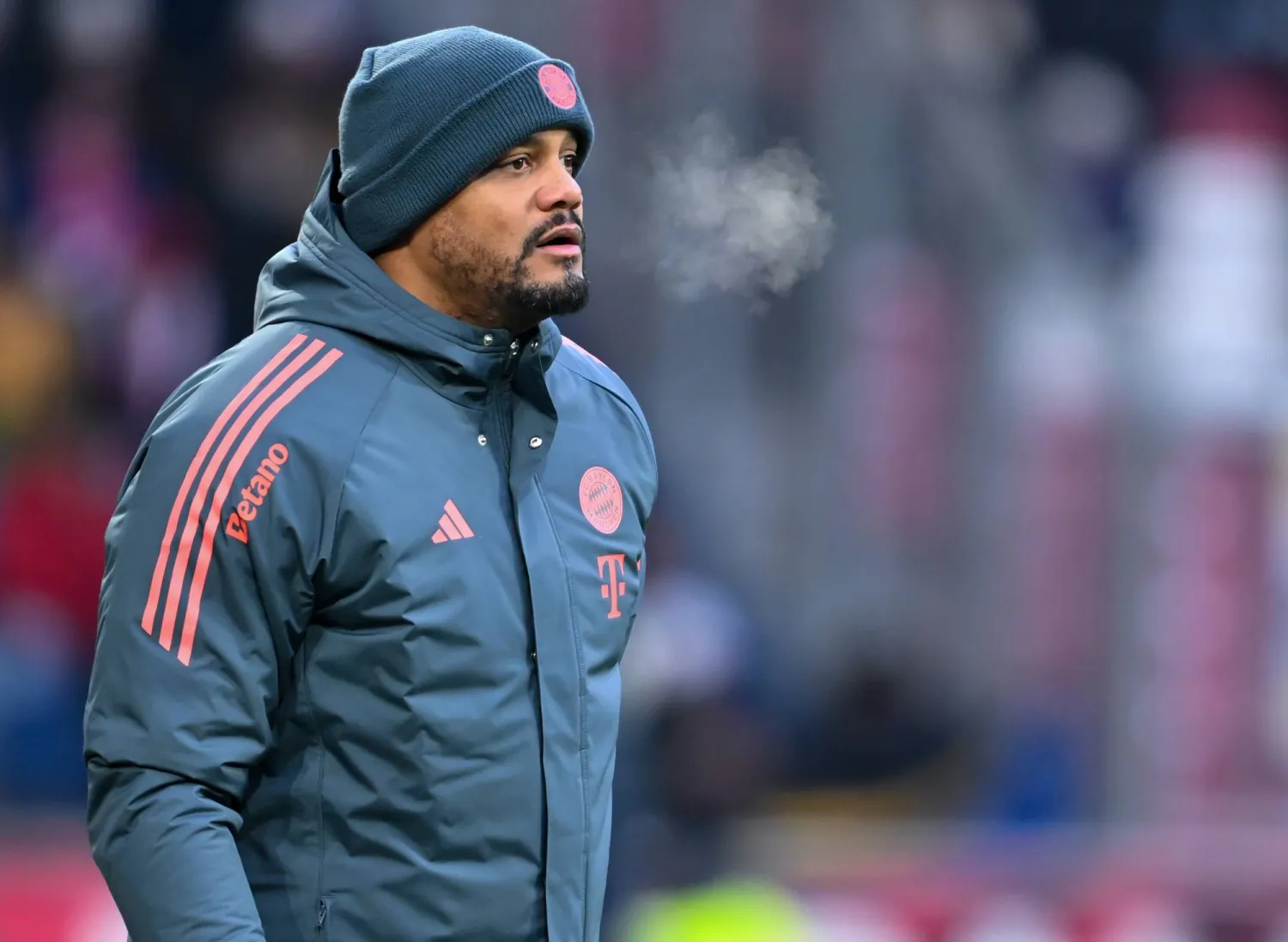 فينسنت كومباني المدير الفني لفريق بايرن ميونيخ الألماني (د.ب.أ)