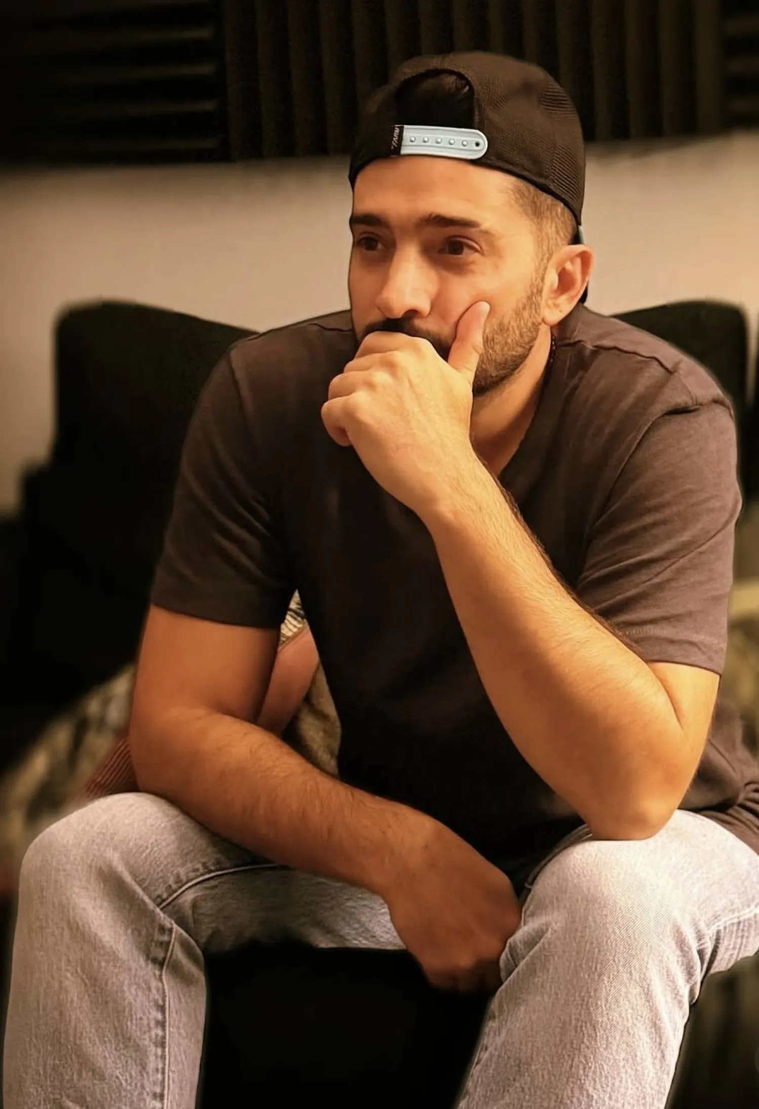 يعتبر شلهوب أنّ كتابة الأغنية الخليجية والمصرية أسهل من اللبنانية (حسابه على {إنستغرام})